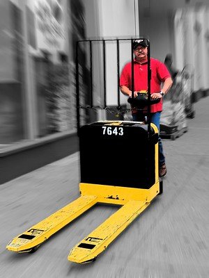 Should You Push or Pull a Pallet Jack
