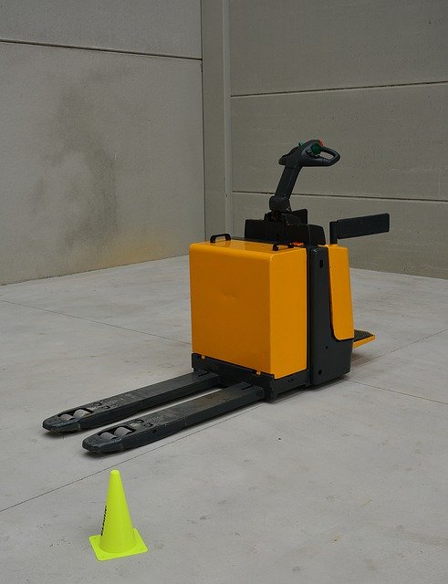 Does OSHA require electric pallet jack training?